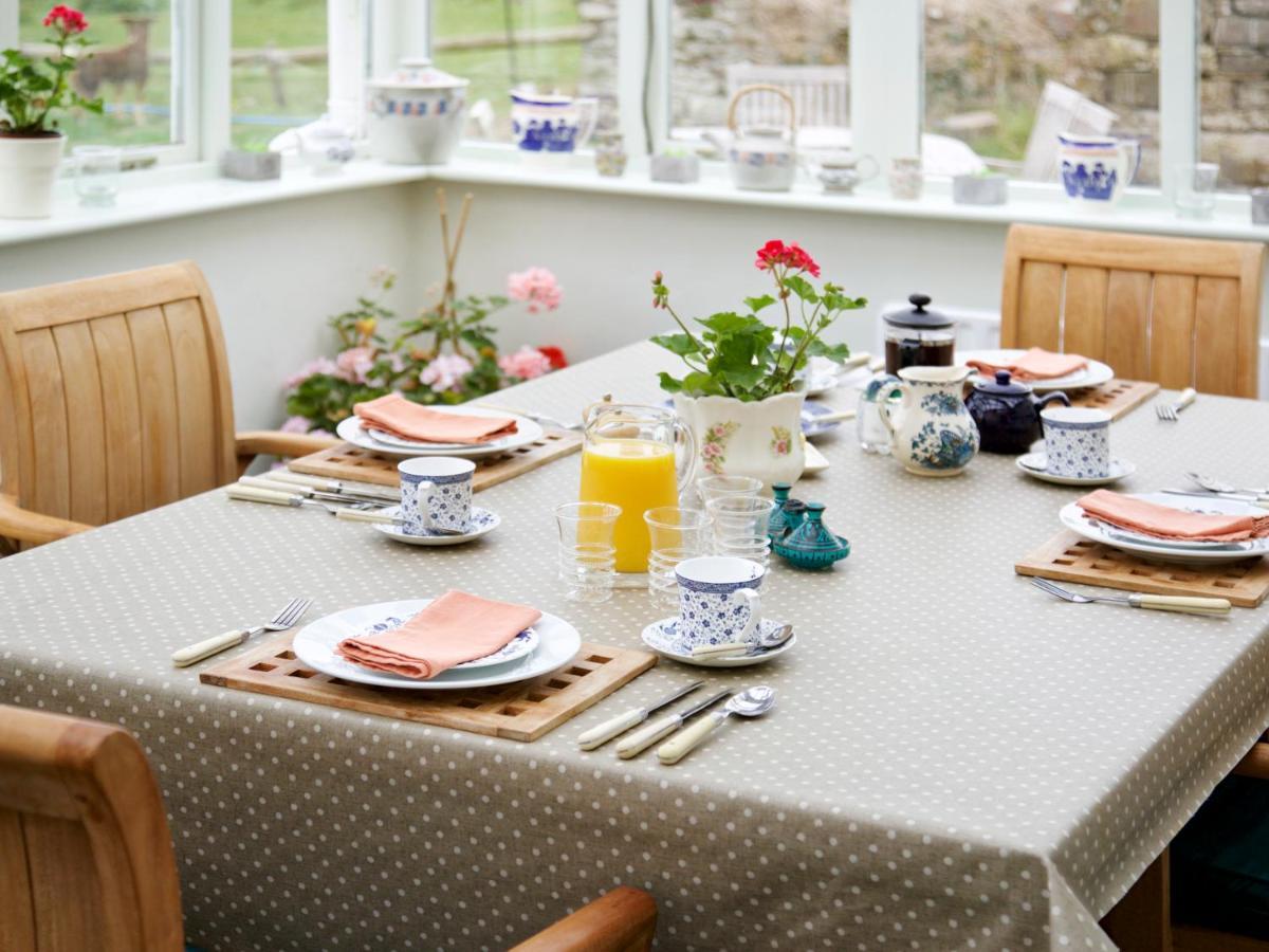 Higher Tresmorn Farm Bed & Breakfast Crackington Haven Екстериор снимка